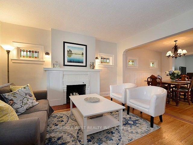 Photo 3 of 811 Coxwell Avenue, Toronto, Danforth Village-East York — HOMEH