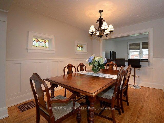 Photo 4 of 811 Coxwell Avenue, Toronto, Danforth Village-East York — HOMEH
