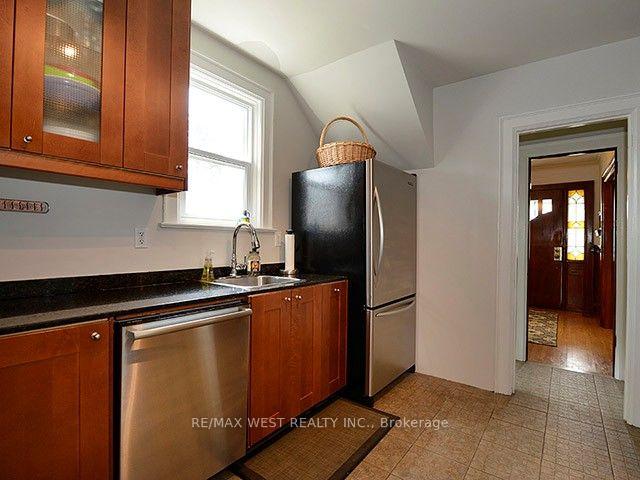 Photo 6 of 811 Coxwell Avenue, Toronto, Danforth Village-East York — HOMEH