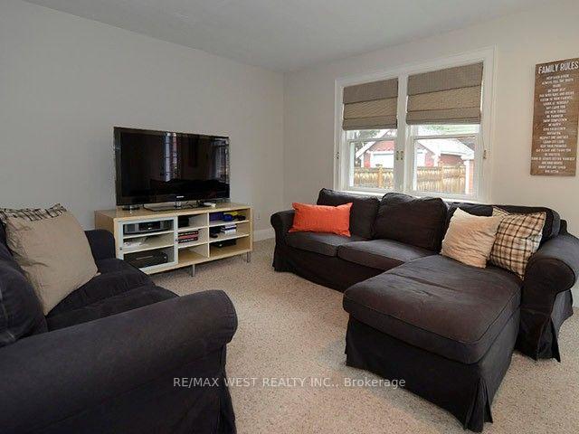 Photo 8 of 811 Coxwell Avenue, Toronto, Danforth Village-East York — HOMEH