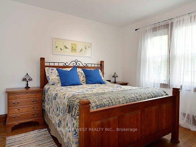 Photo 10 of 811 Coxwell Avenue, Toronto, Danforth Village-East York — HOMEH