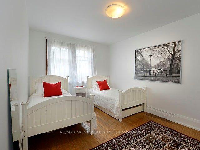 Photo 12 of 811 Coxwell Avenue, Toronto, Danforth Village-East York — HOMEH