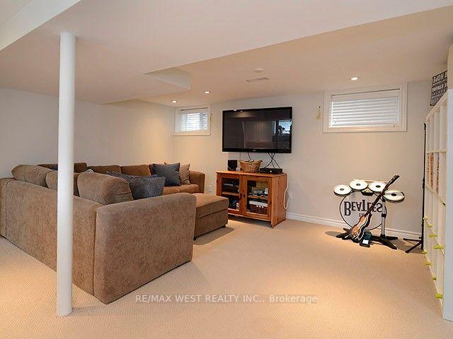 Photo 13 of 811 Coxwell Avenue, Toronto, Danforth Village-East York — HOMEH