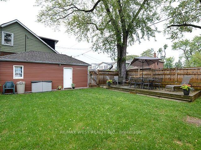 Photo 15 of 811 Coxwell Avenue, Toronto, Danforth Village-East York — HOMEH