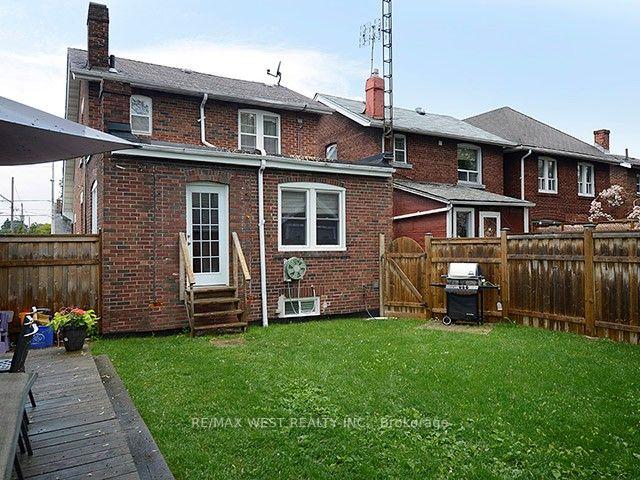 Photo 16 of 811 Coxwell Avenue, Toronto, Danforth Village-East York — HOMEH