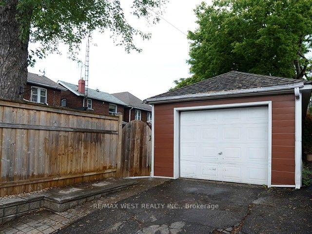 Photo 17 of 811 Coxwell Avenue, Toronto, Danforth Village-East York — HOMEH