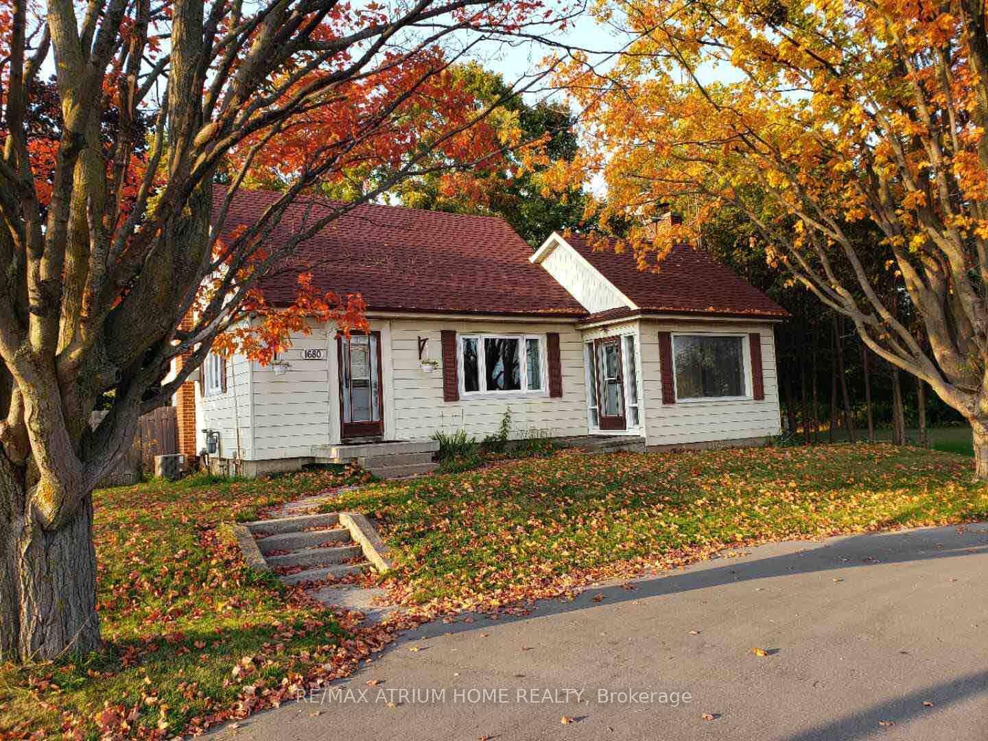 Photo of 1680 Victoria Street West