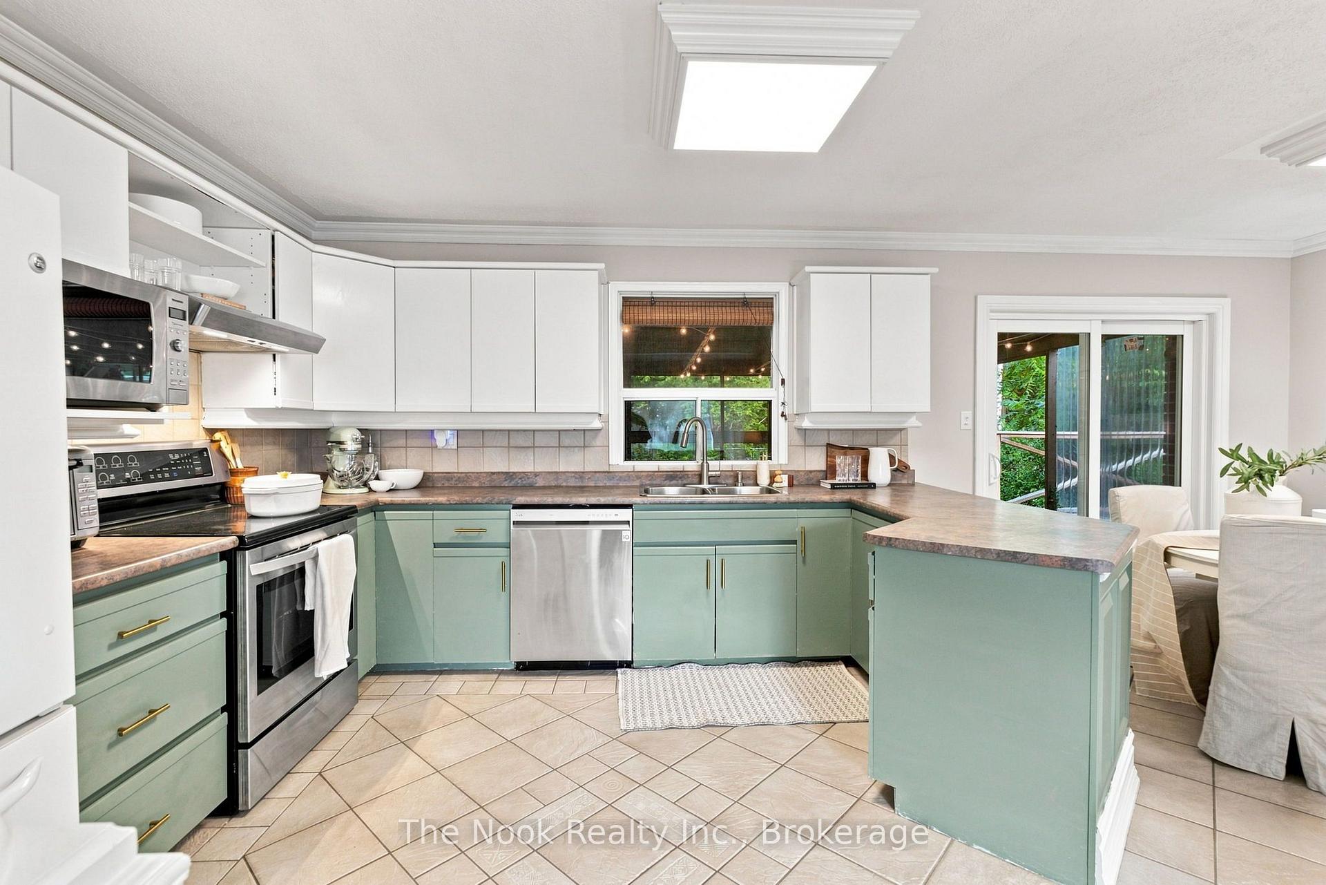 Photo 10 of 257 Wilson Road S, Oshawa, Donevan — HOMEH