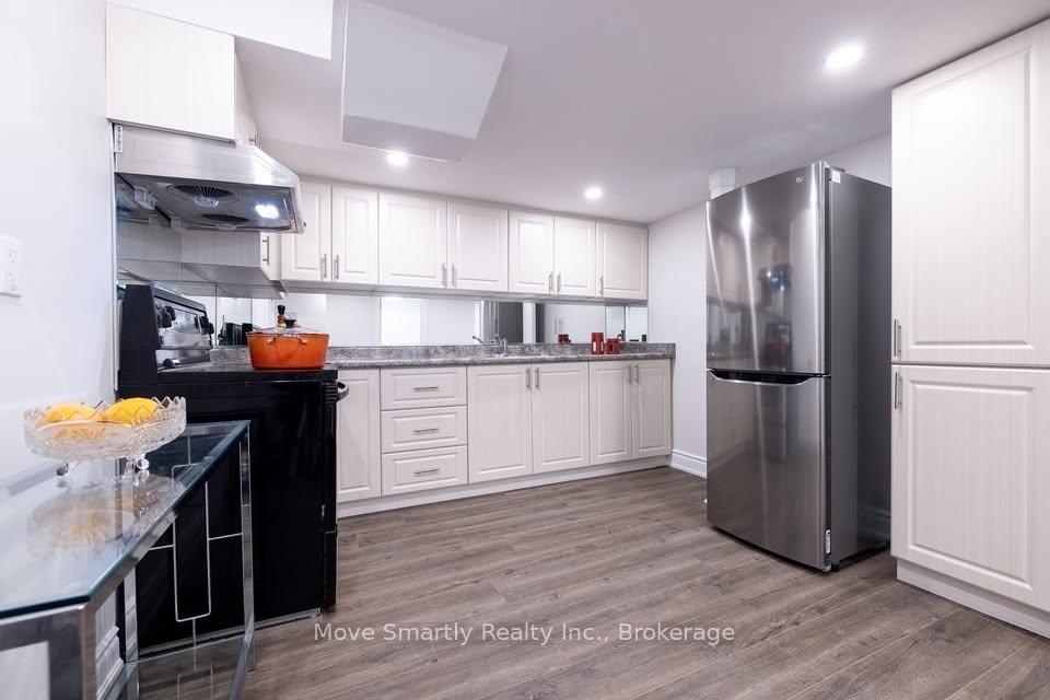 Photo 3 of Unit Lower, 131 Bentwood Crescent, Vaughan, Patterson — HOMEH