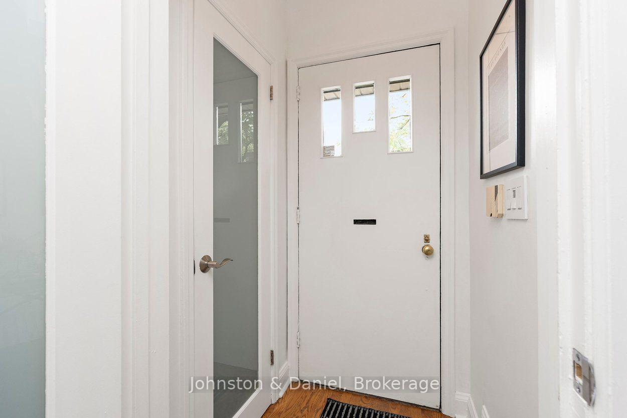 Photo 4 of 4 Lyndhurst Court, Toronto, Casa Loma — HOMEH