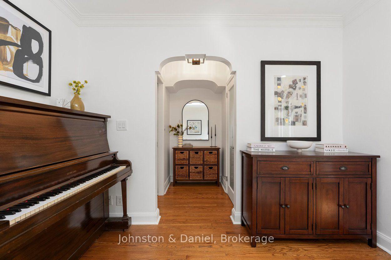 Photo 9 of 4 Lyndhurst Court, Toronto, Casa Loma — HOMEH