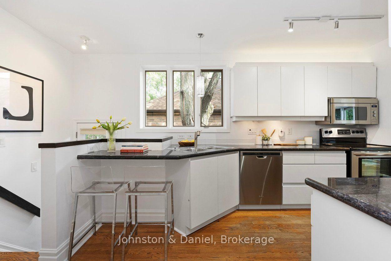 Photo 16 of 4 Lyndhurst Court, Toronto, Casa Loma — HOMEH