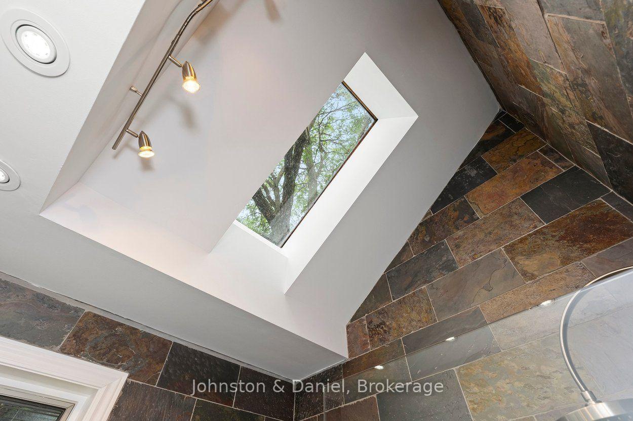 Photo 20 of 4 Lyndhurst Court, Toronto, Casa Loma — HOMEH