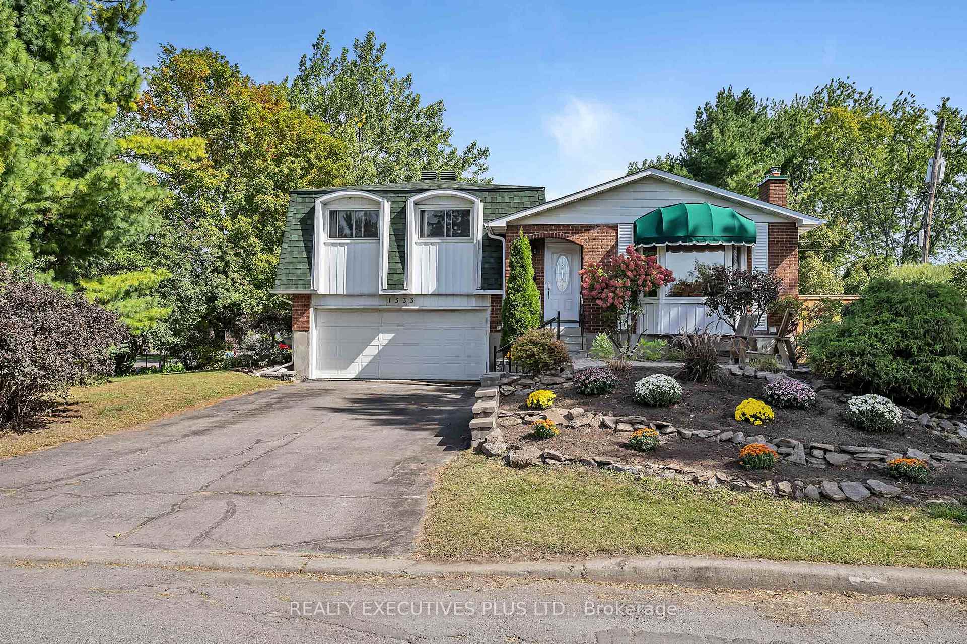 Photo 1 of 1533 Payette Drive, Ottawa, Bilberry Creek/Queenswood Heights — HOMEH