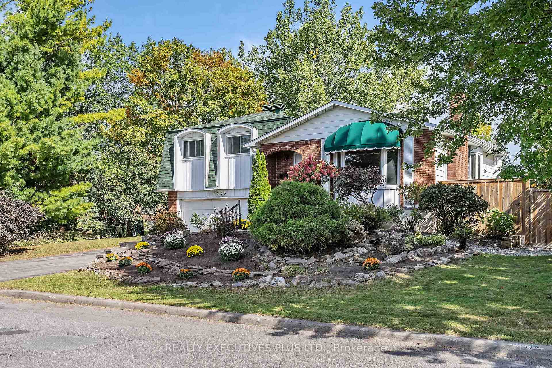Photo 2 of 1533 Payette Drive, Ottawa, Bilberry Creek/Queenswood Heights — HOMEH