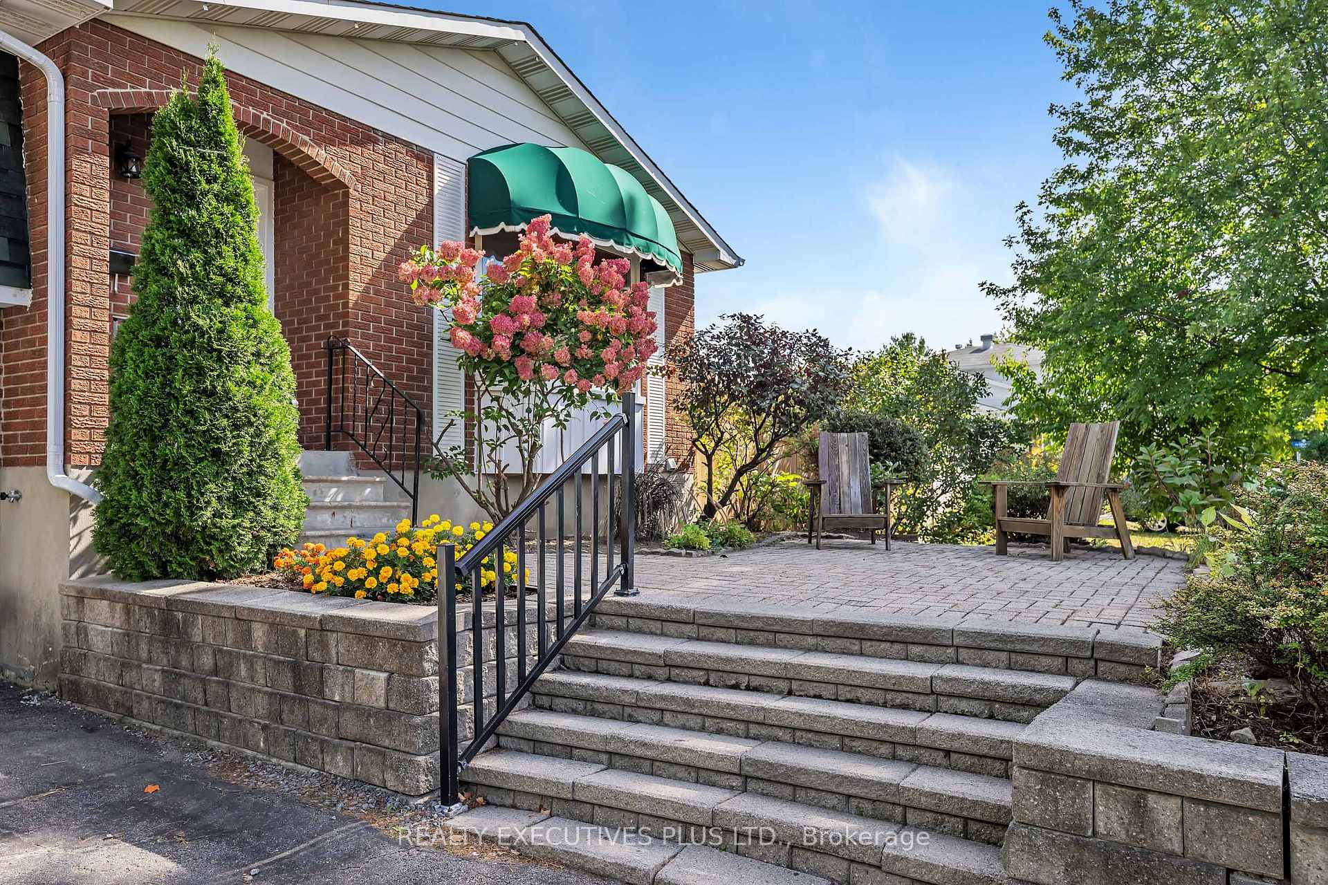Photo 3 of 1533 Payette Drive, Ottawa, Bilberry Creek/Queenswood Heights — HOMEH