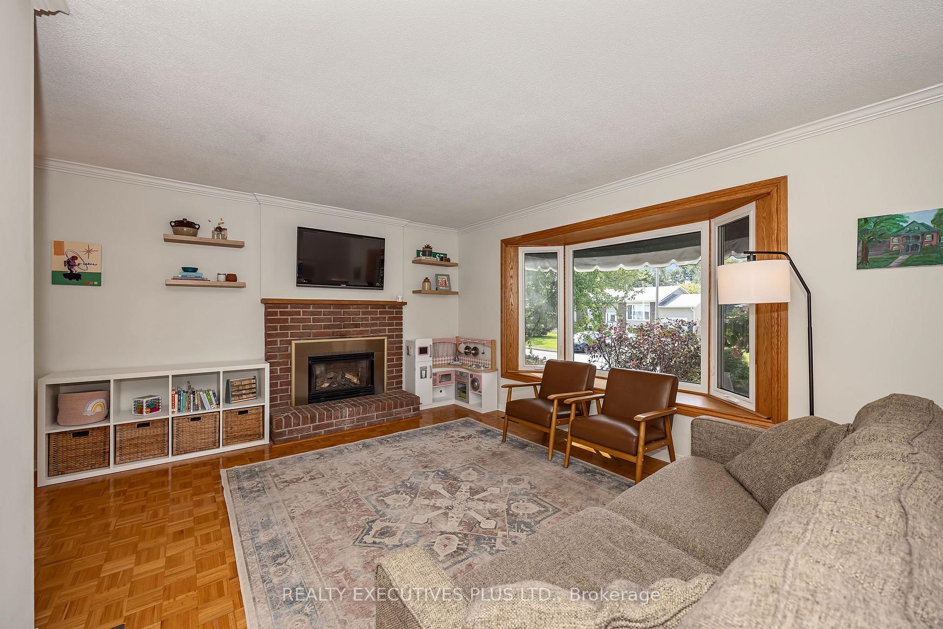 Photo 5 of 1533 Payette Drive, Ottawa, Bilberry Creek/Queenswood Heights — HOMEH