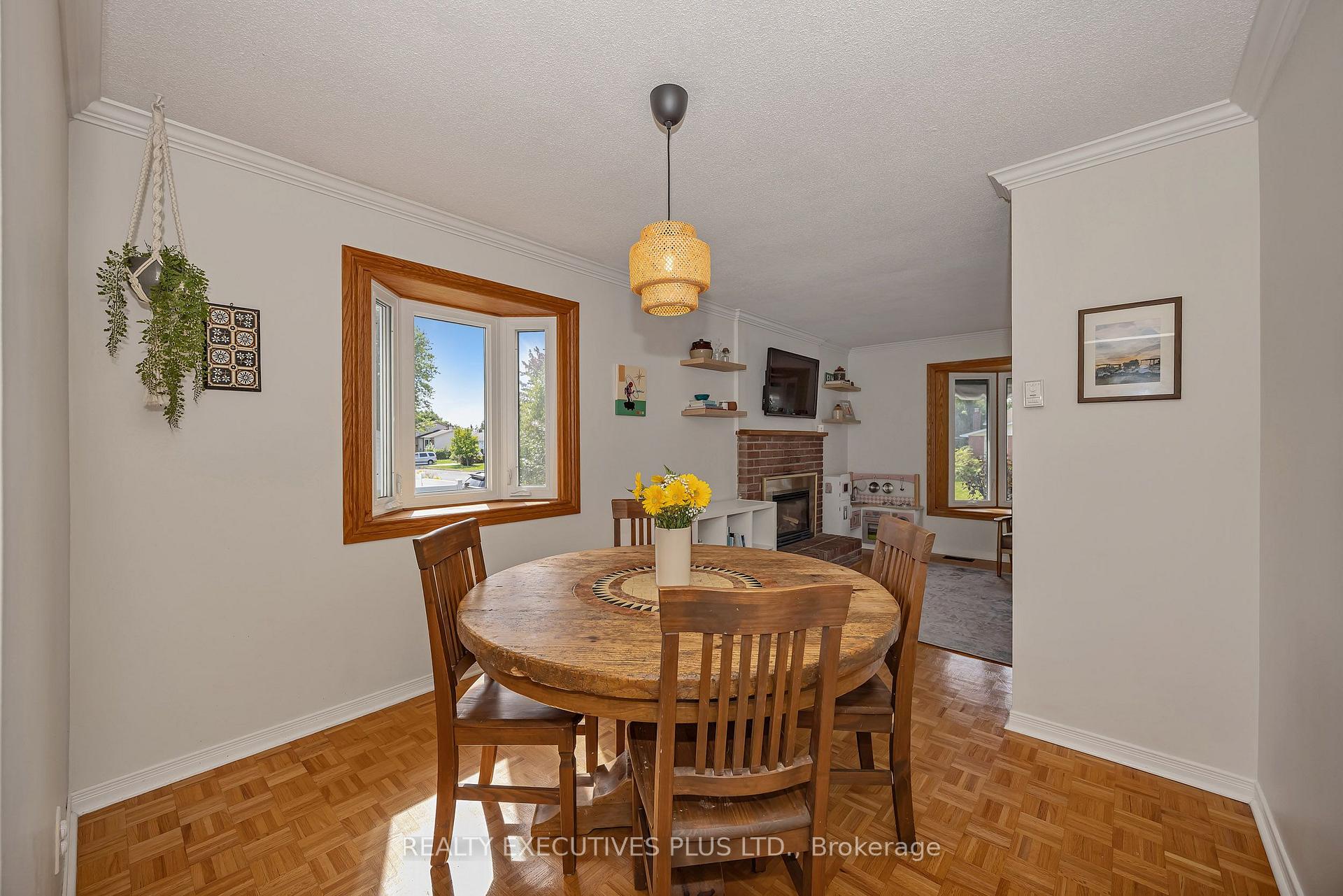 Photo 7 of 1533 Payette Drive, Ottawa, Bilberry Creek/Queenswood Heights — HOMEH