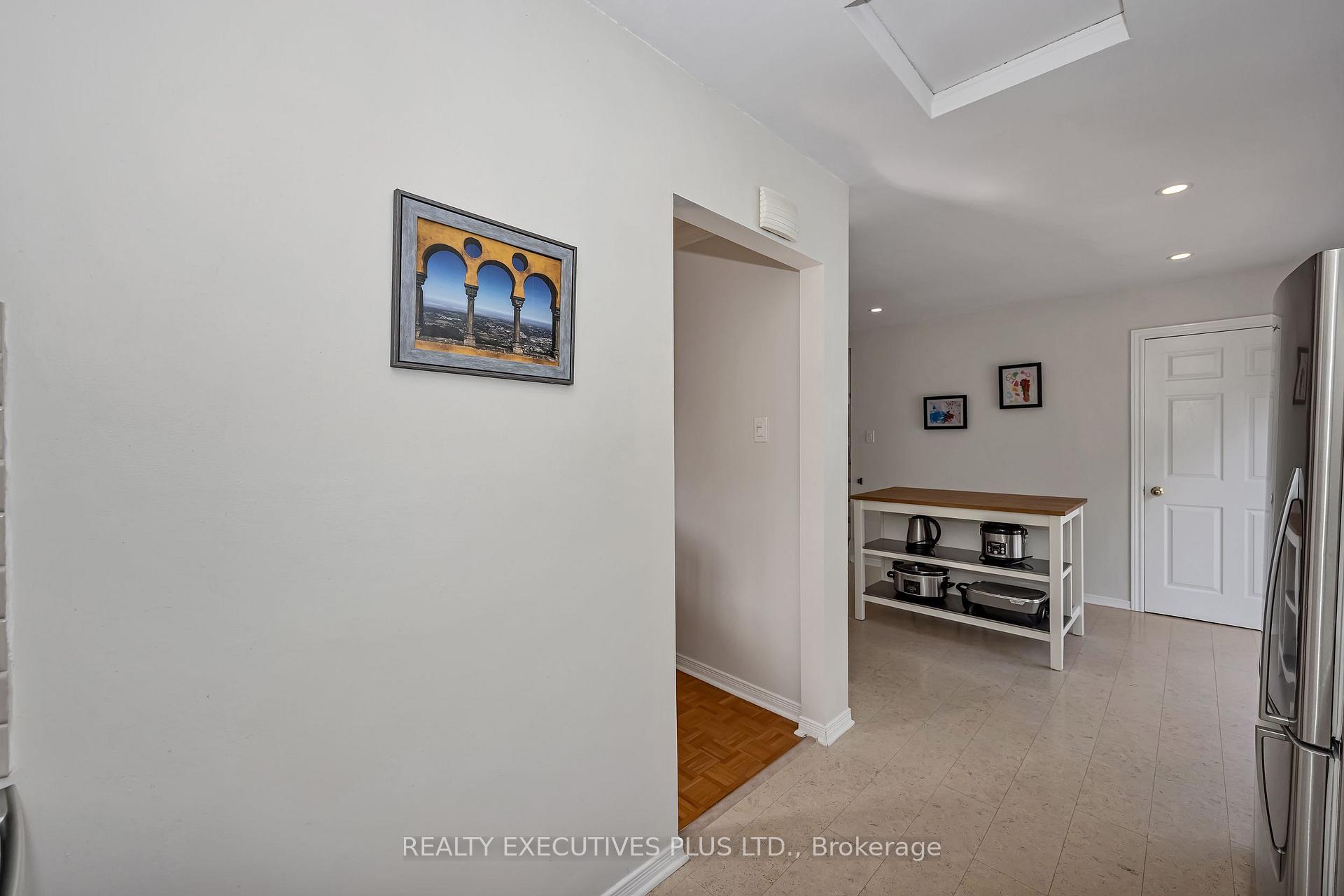 Photo 9 of 1533 Payette Drive, Ottawa, Bilberry Creek/Queenswood Heights — HOMEH