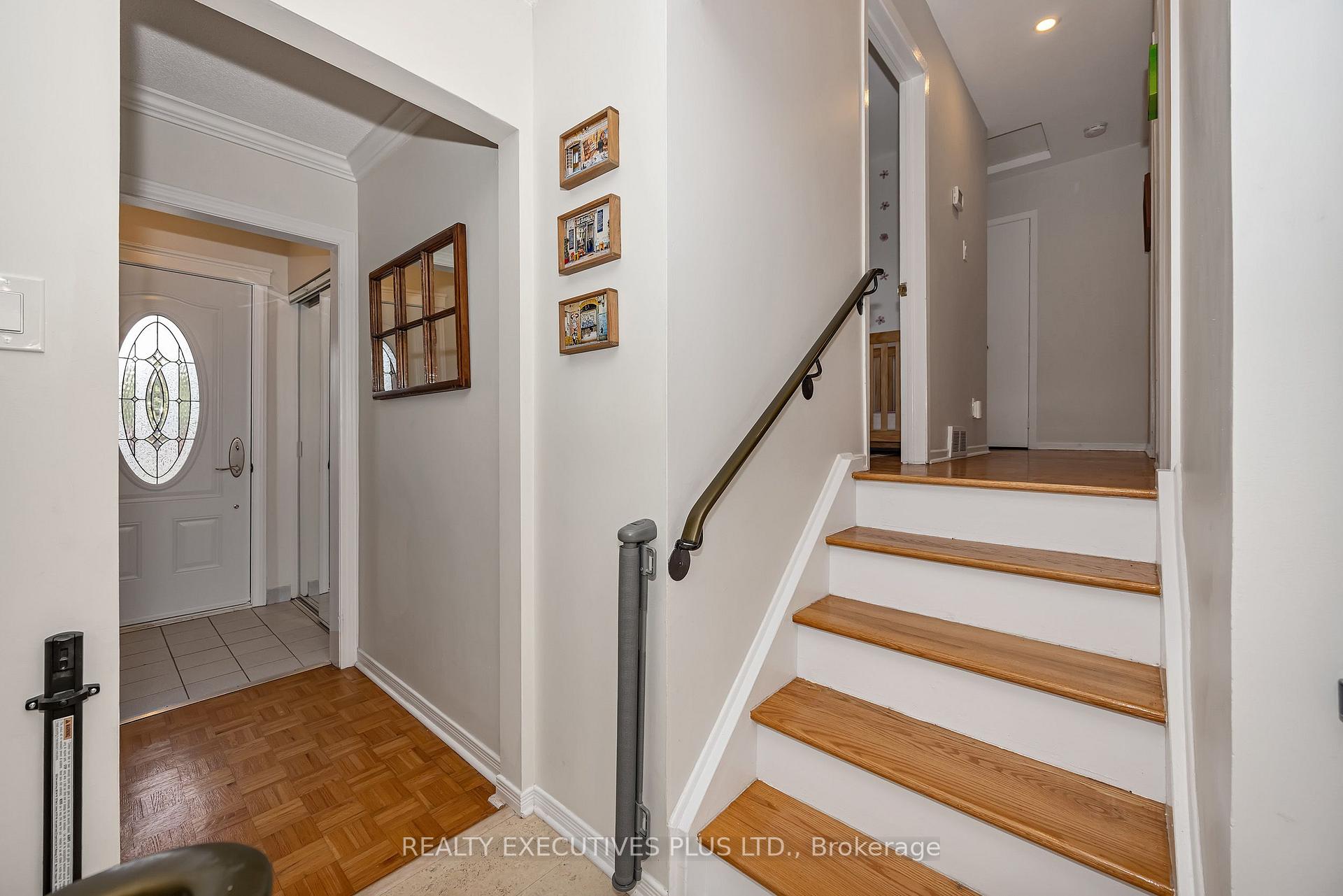 Photo 14 of 1533 Payette Drive, Ottawa, Bilberry Creek/Queenswood Heights — HOMEH
