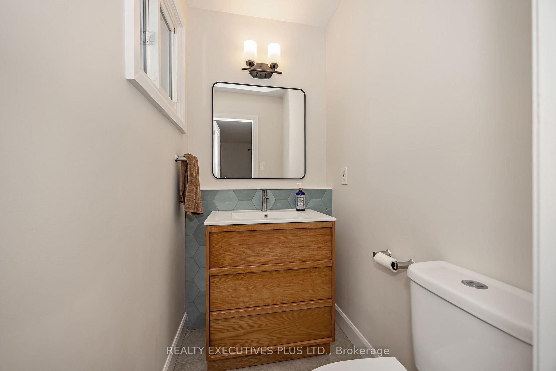 Photo 17 of 1533 Payette Drive, Ottawa, Bilberry Creek/Queenswood Heights — HOMEH