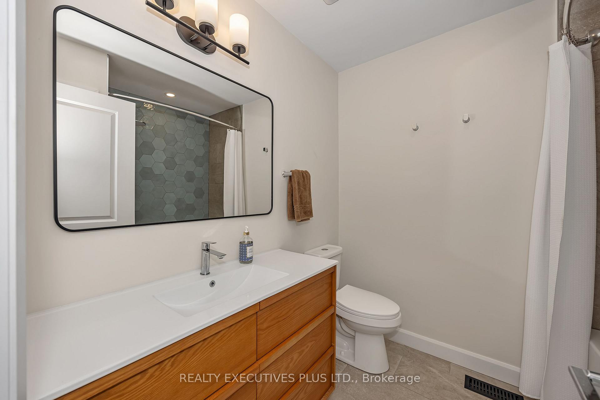 Photo 20 of 1533 Payette Drive, Ottawa, Bilberry Creek/Queenswood Heights — HOMEH