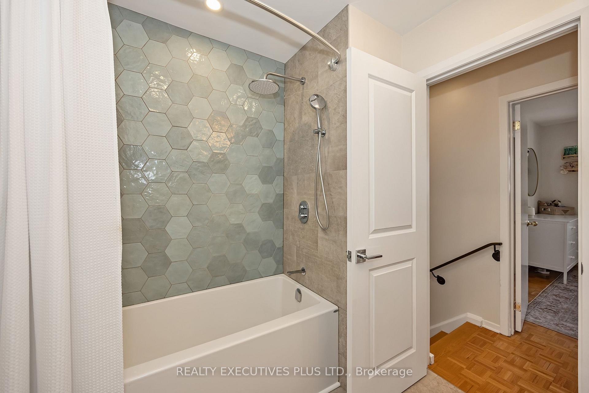Photo 21 of 1533 Payette Drive, Ottawa, Bilberry Creek/Queenswood Heights — HOMEH