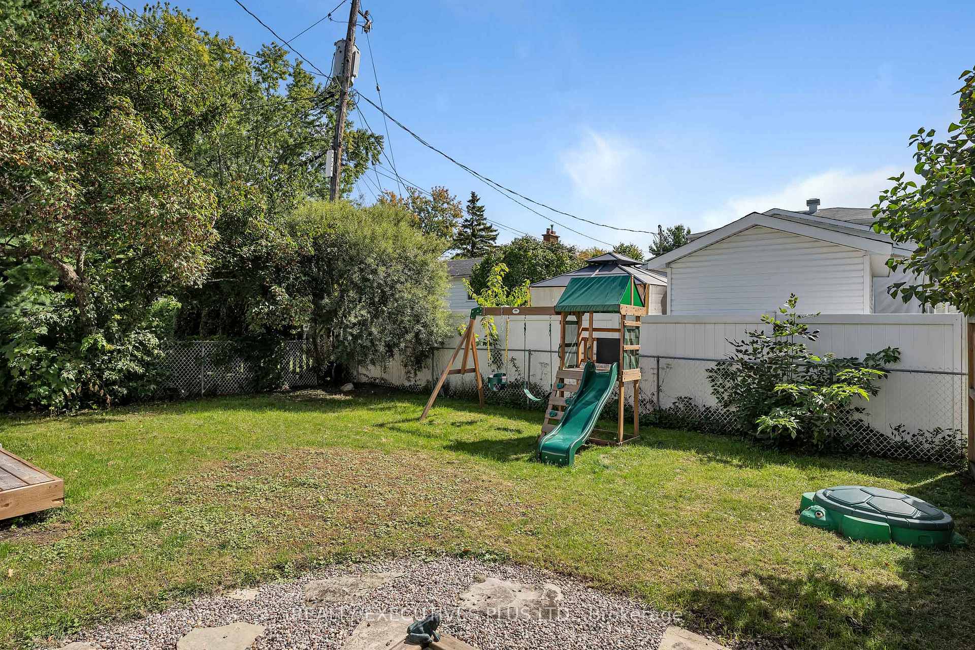 Photo 30 of 1533 Payette Drive, Ottawa, Bilberry Creek/Queenswood Heights — HOMEH