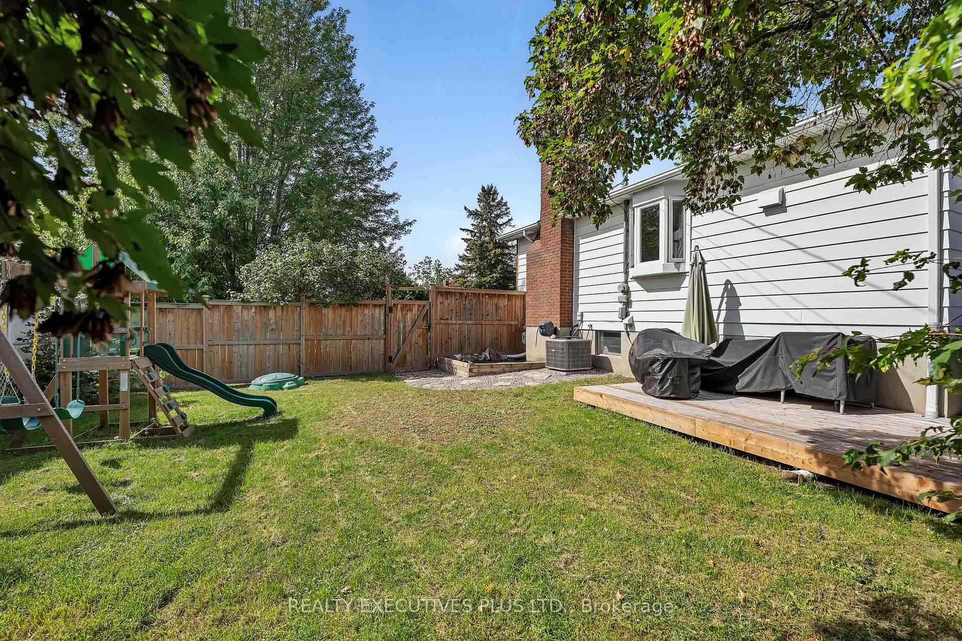 Photo 31 of 1533 Payette Drive, Ottawa, Bilberry Creek/Queenswood Heights — HOMEH
