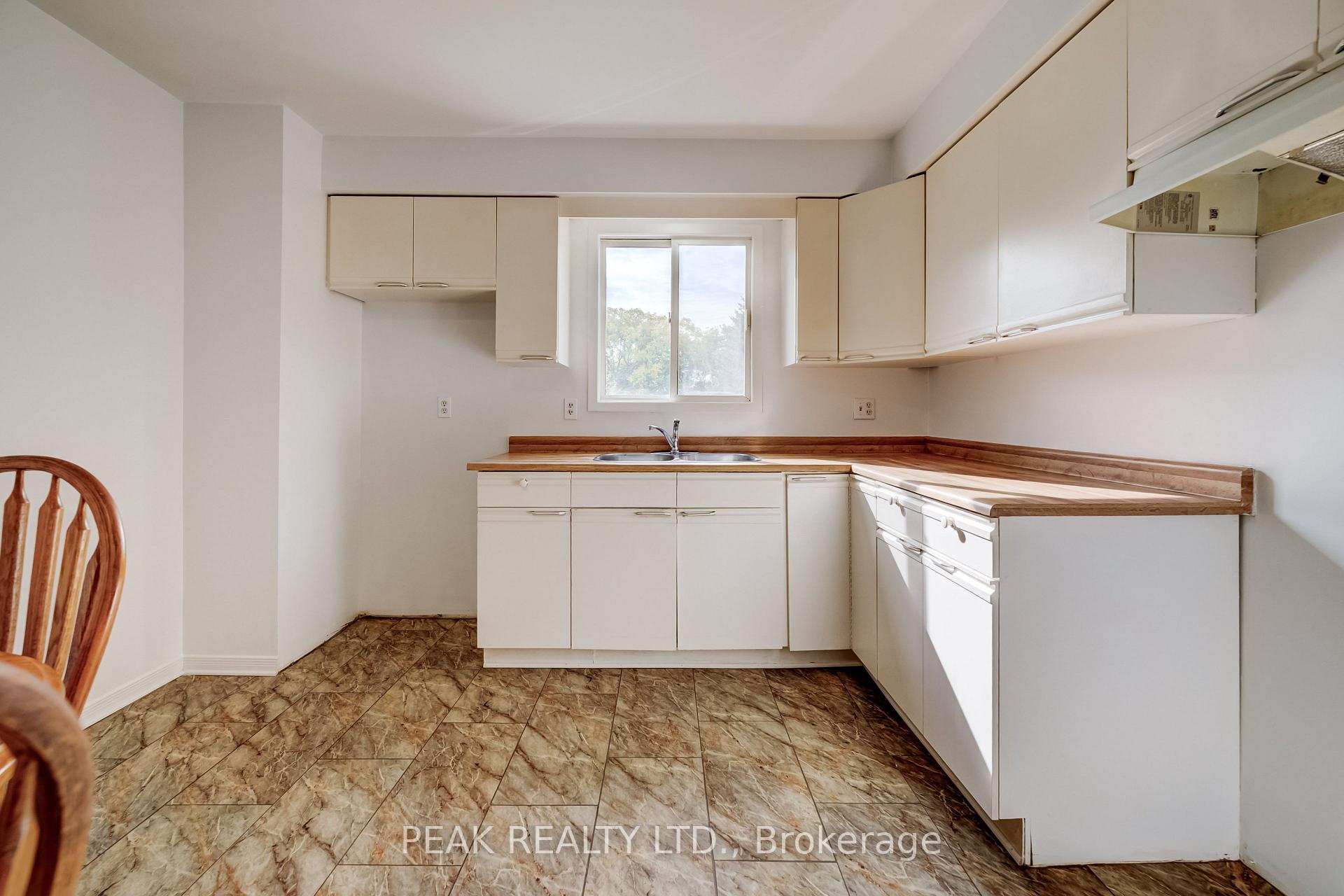 Photo 10 of 102 Bloomingdale Road N, Kitchener, Bridgeport — HOMEH