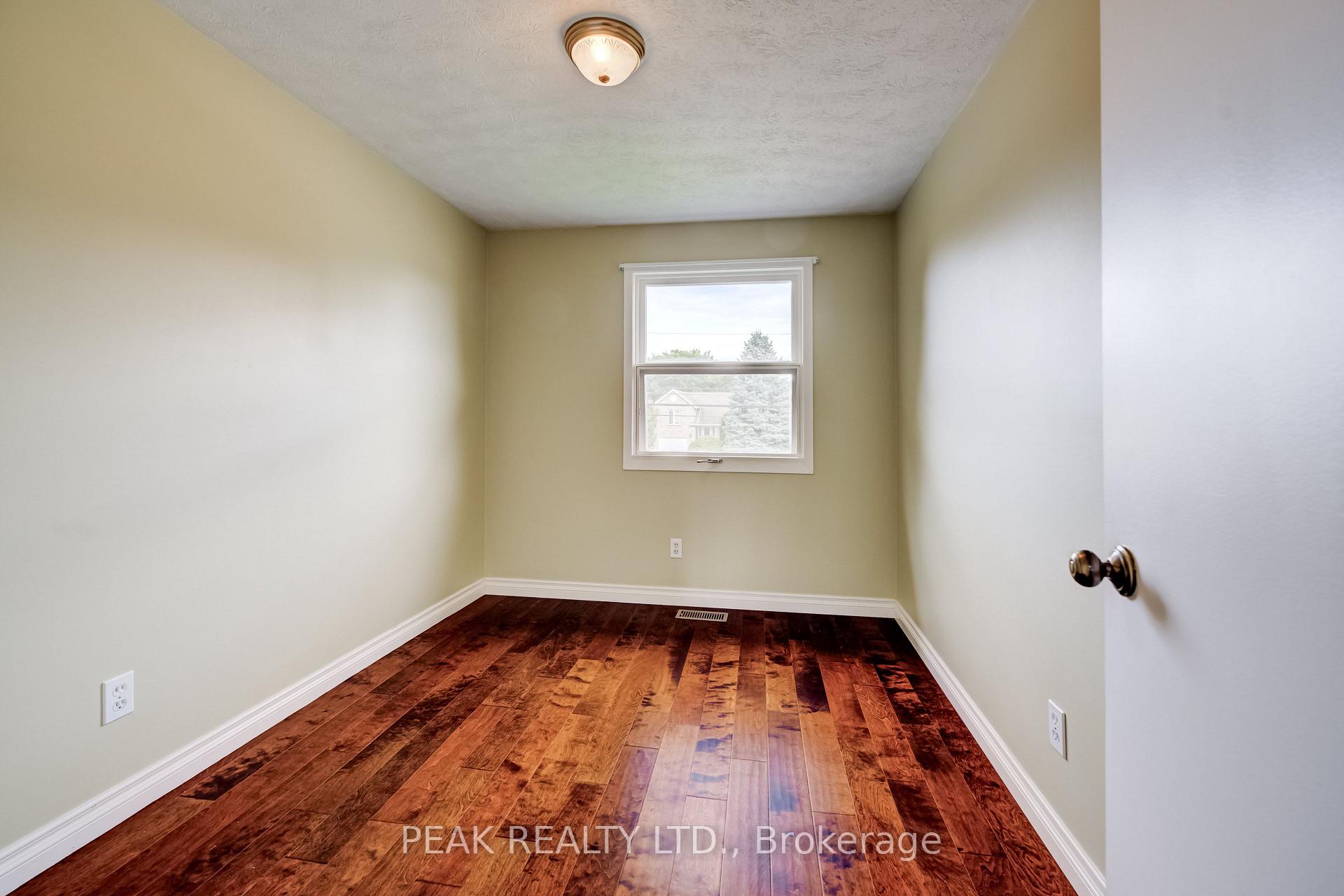 Photo 16 of 102 Bloomingdale Road N, Kitchener, Bridgeport — HOMEH