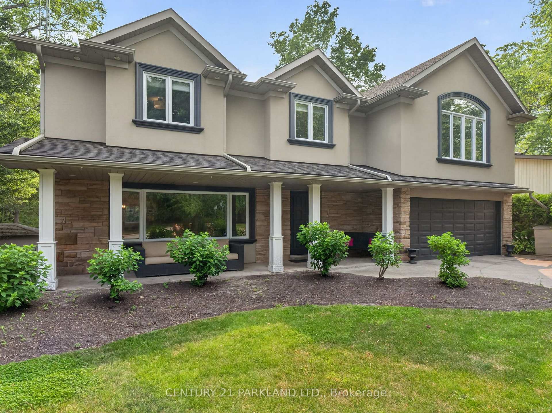 Photo 2 of 1302 Hillview Crescent, Oakville, Falgarwood — HOMEH