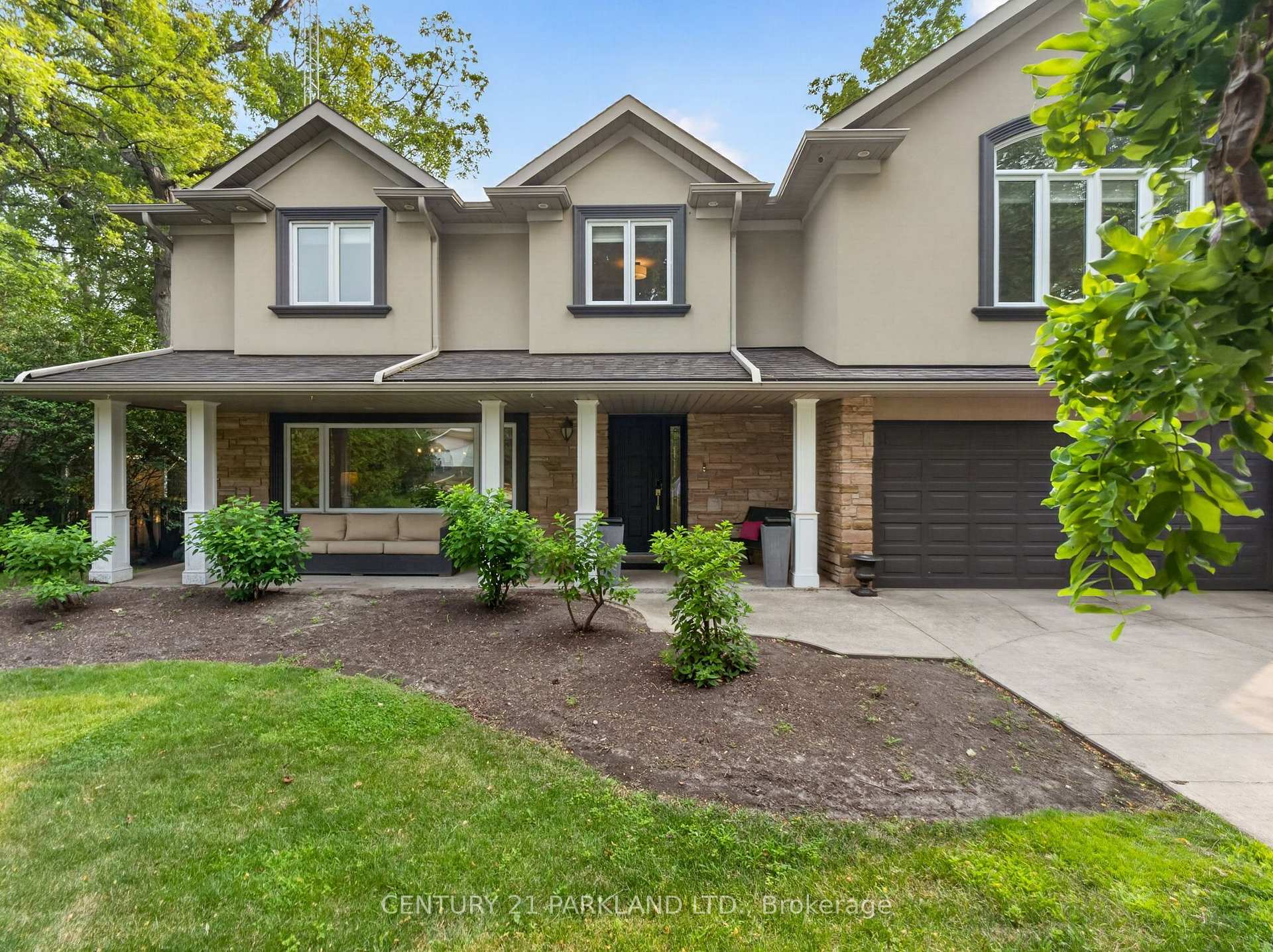 Photo 3 of 1302 Hillview Crescent, Oakville, Falgarwood — HOMEH