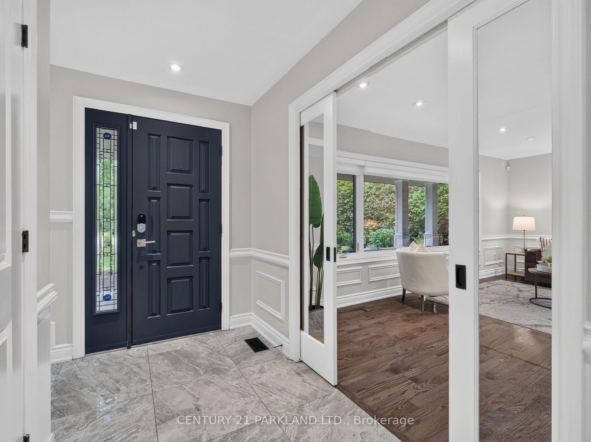 Photo 4 of 1302 Hillview Crescent, Oakville, Falgarwood — HOMEH