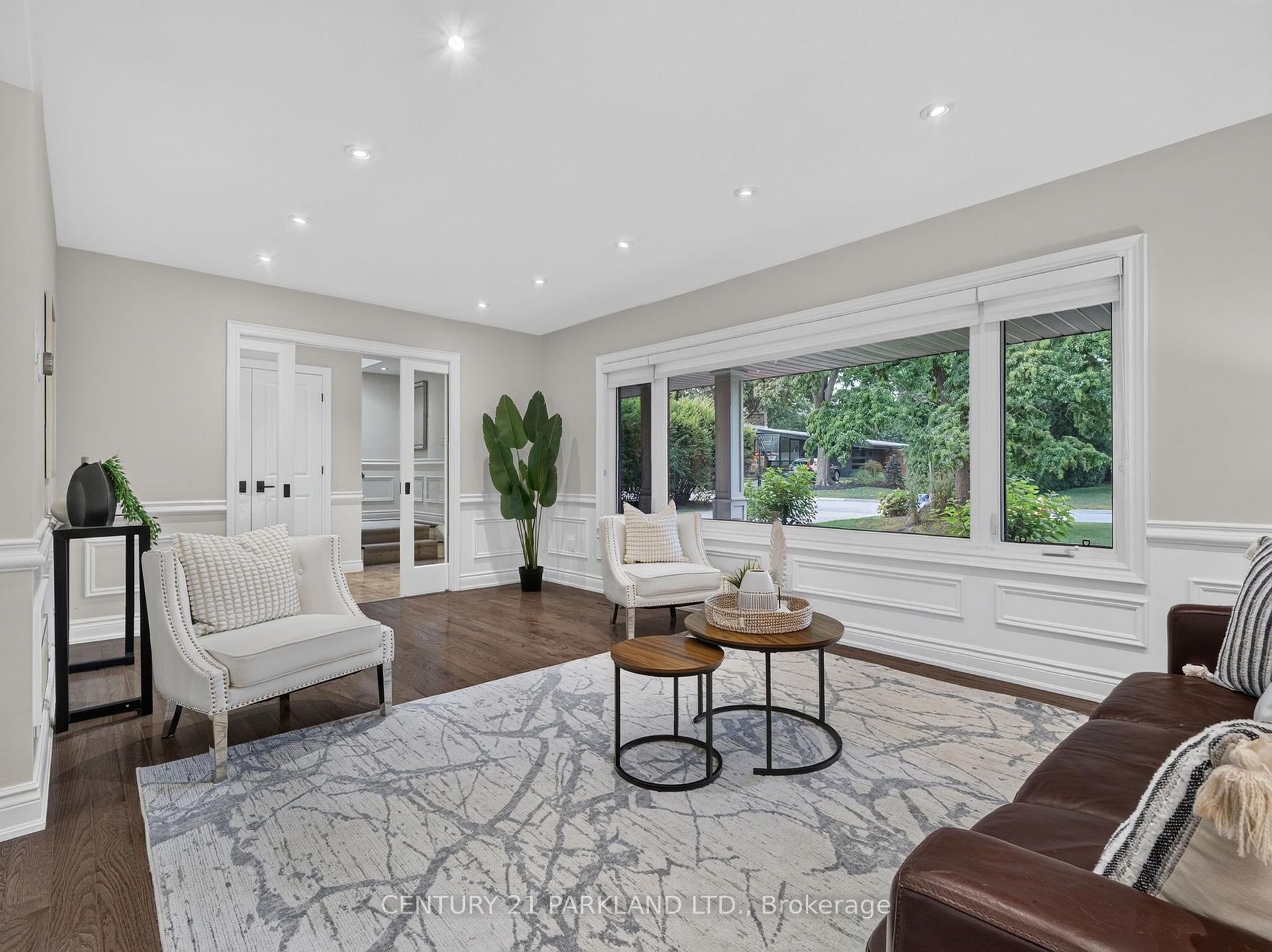 Photo 6 of 1302 Hillview Crescent, Oakville, Falgarwood — HOMEH