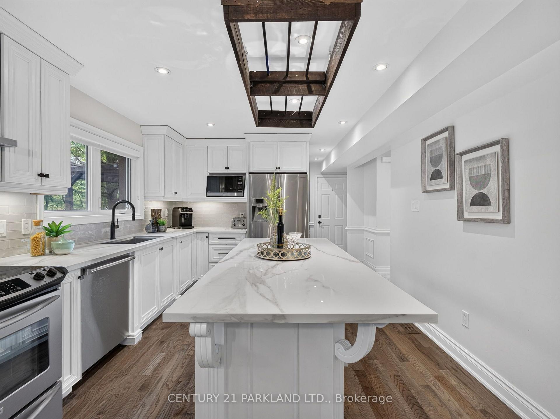 Photo 10 of 1302 Hillview Crescent, Oakville, Falgarwood — HOMEH