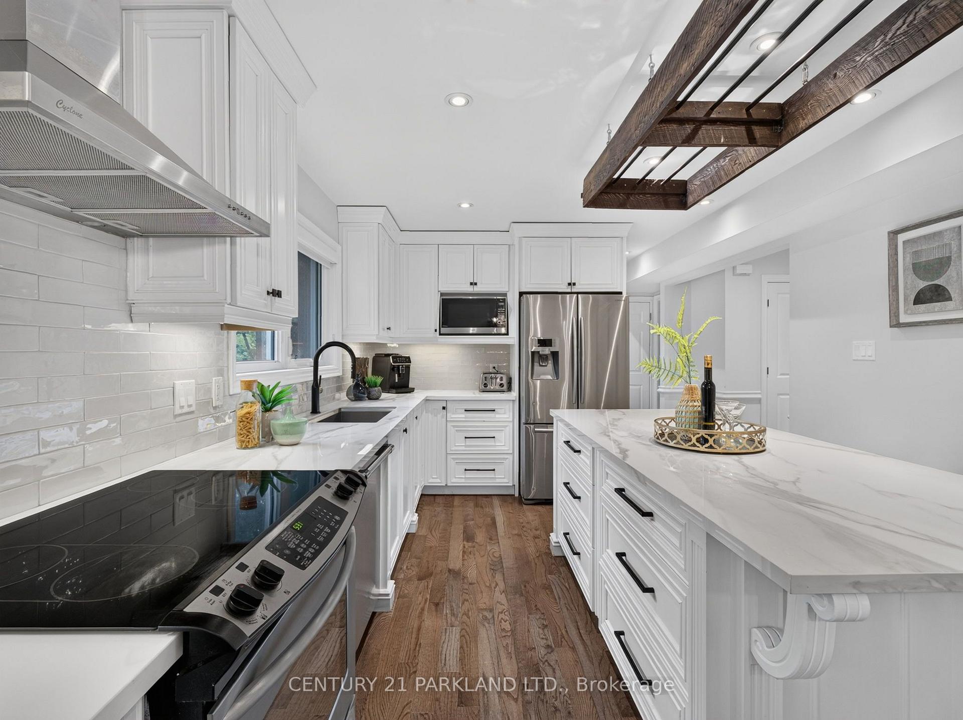 Photo 12 of 1302 Hillview Crescent, Oakville, Falgarwood — HOMEH
