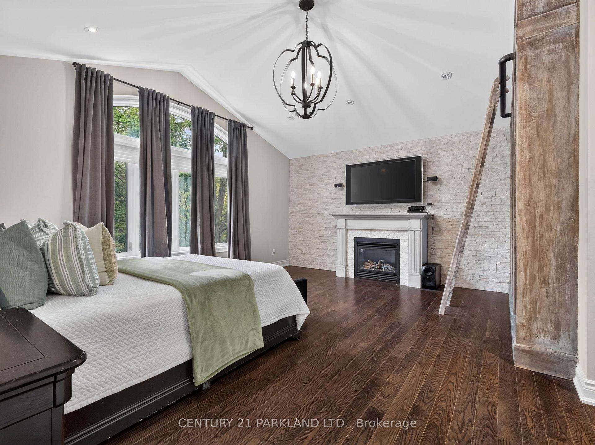 Photo 18 of 1302 Hillview Crescent, Oakville, Falgarwood — HOMEH