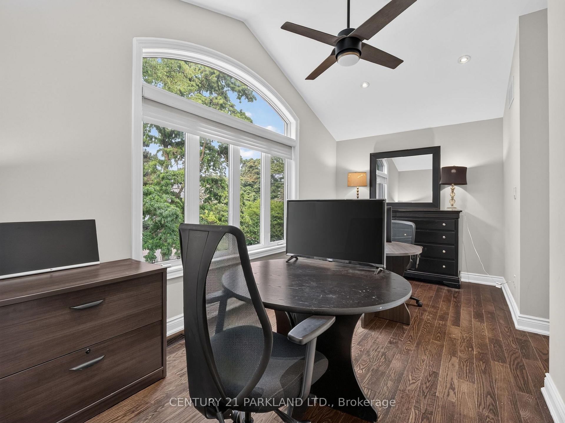 Photo 25 of 1302 Hillview Crescent, Oakville, Falgarwood — HOMEH