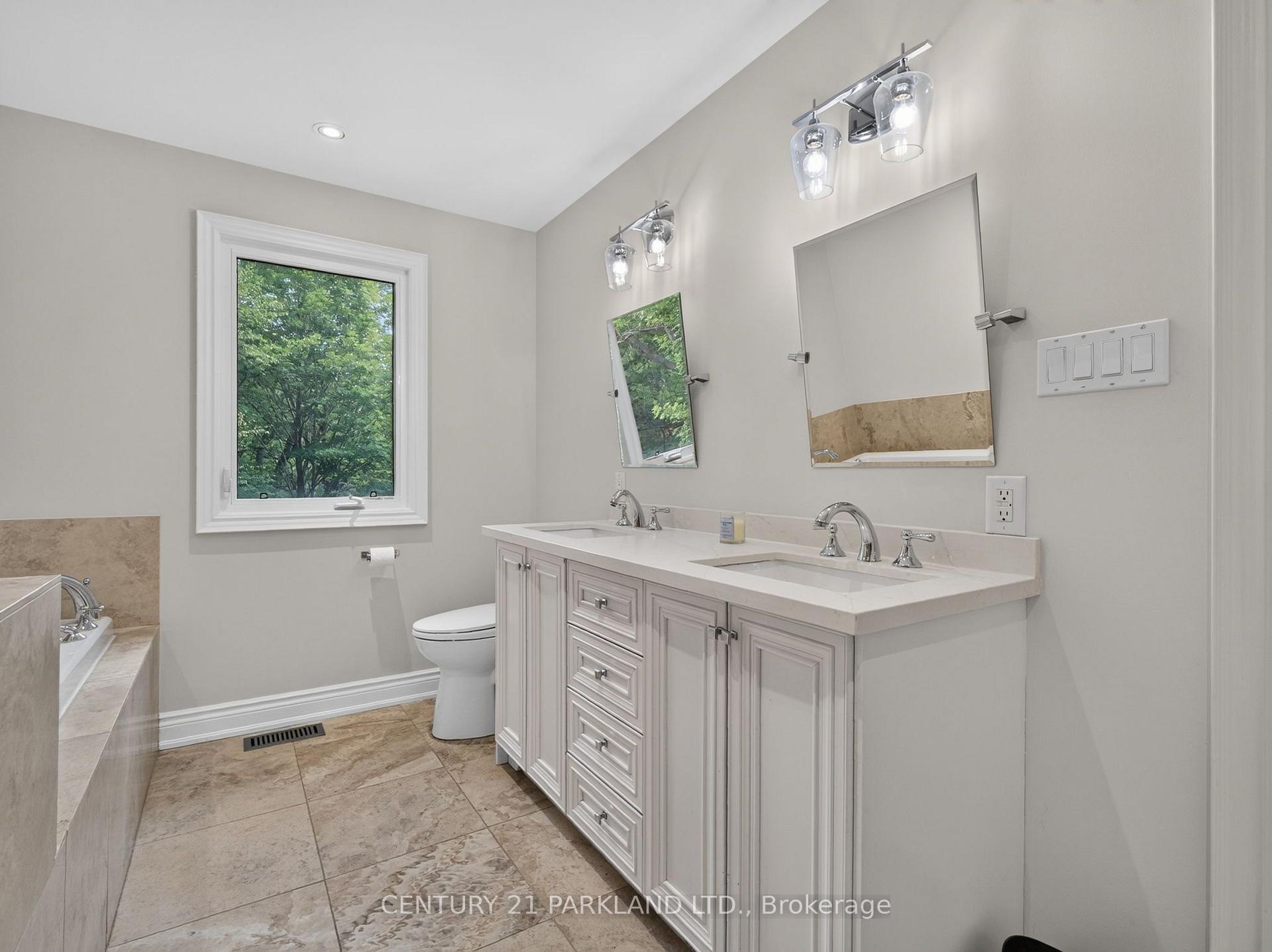 Photo 33 of 1302 Hillview Crescent, Oakville, Falgarwood — HOMEH