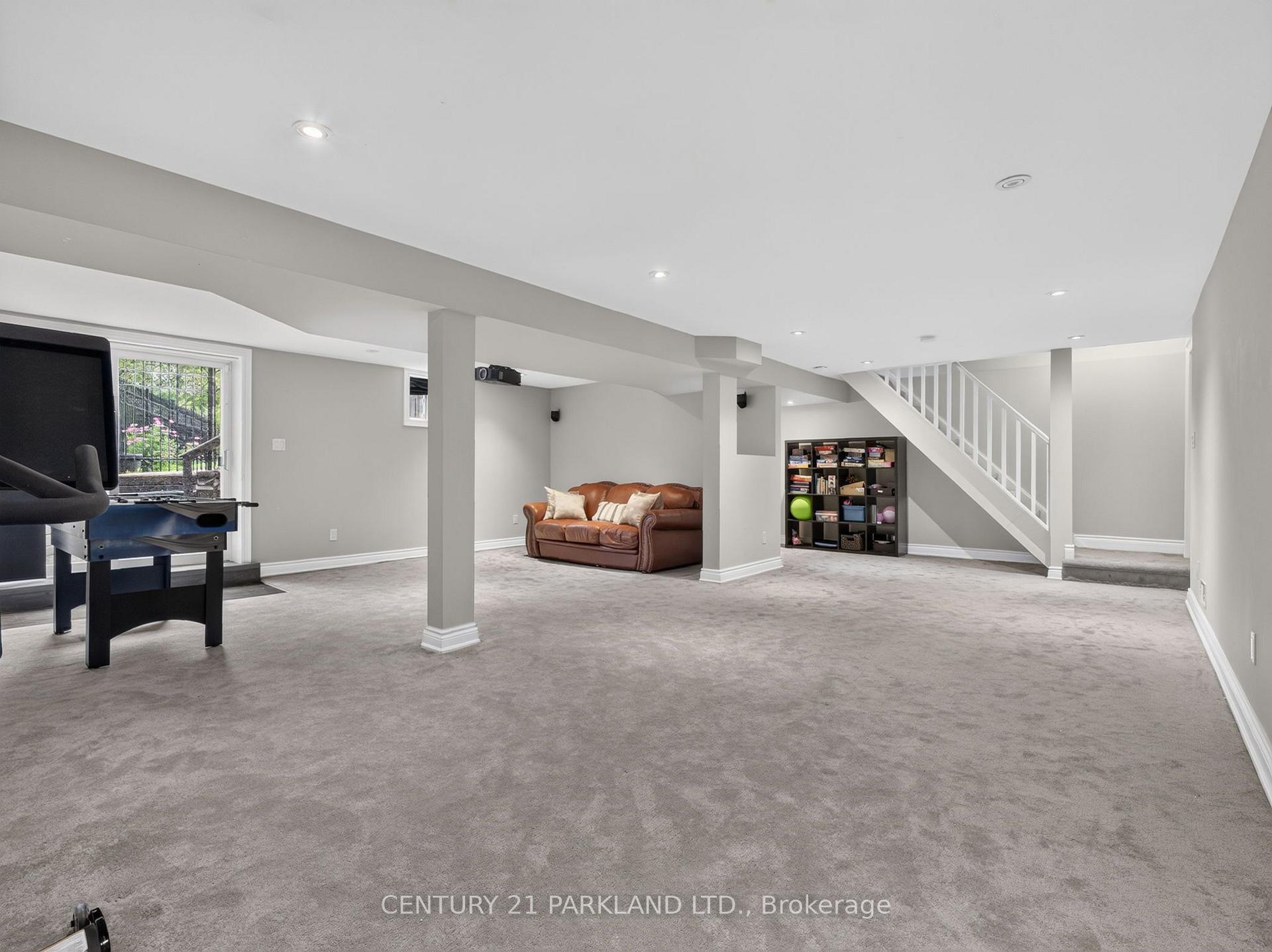 Photo 37 of 1302 Hillview Crescent, Oakville, Falgarwood — HOMEH