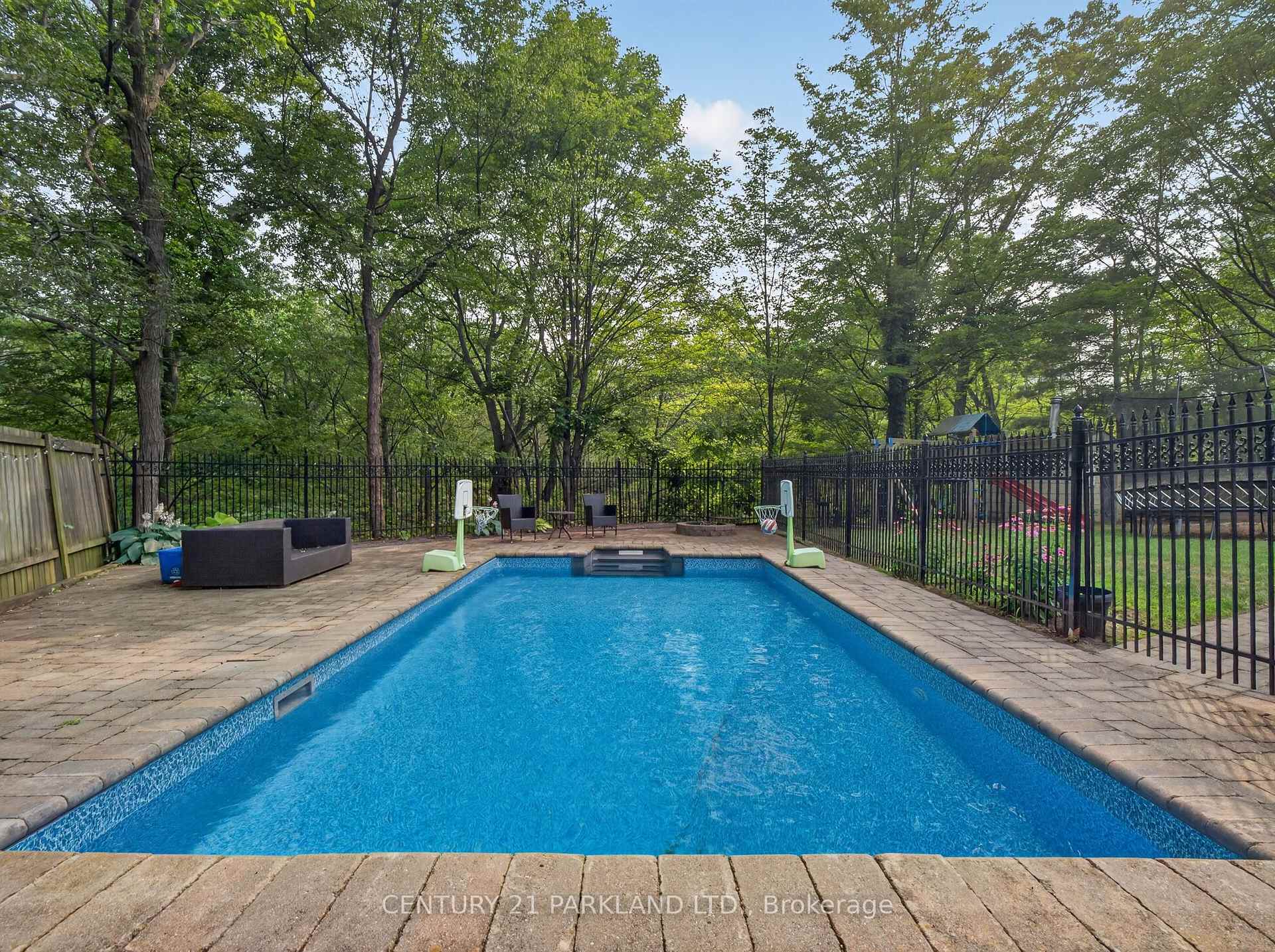 Photo 42 of 1302 Hillview Crescent, Oakville, Falgarwood — HOMEH