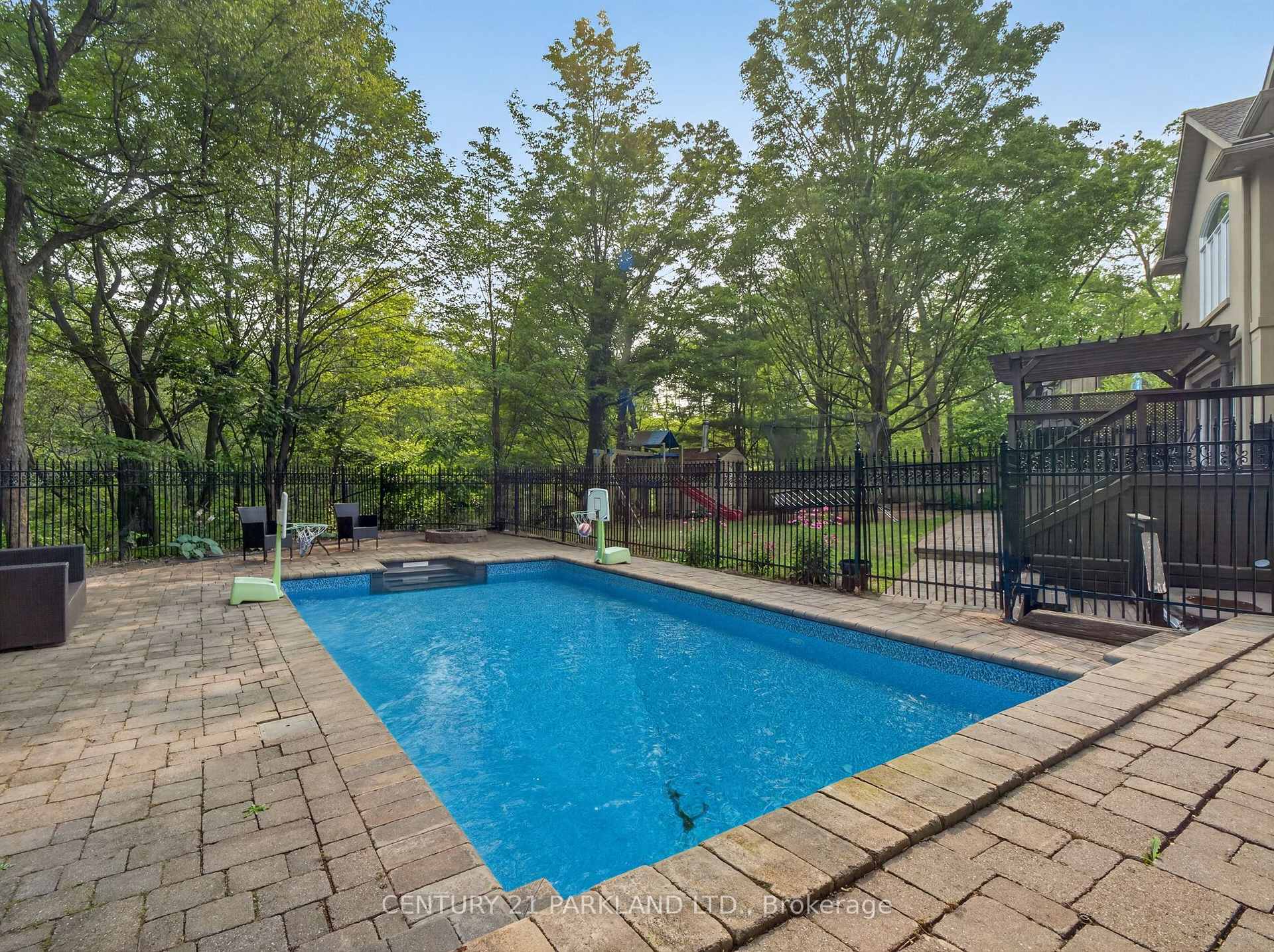 Photo 44 of 1302 Hillview Crescent, Oakville, Falgarwood — HOMEH