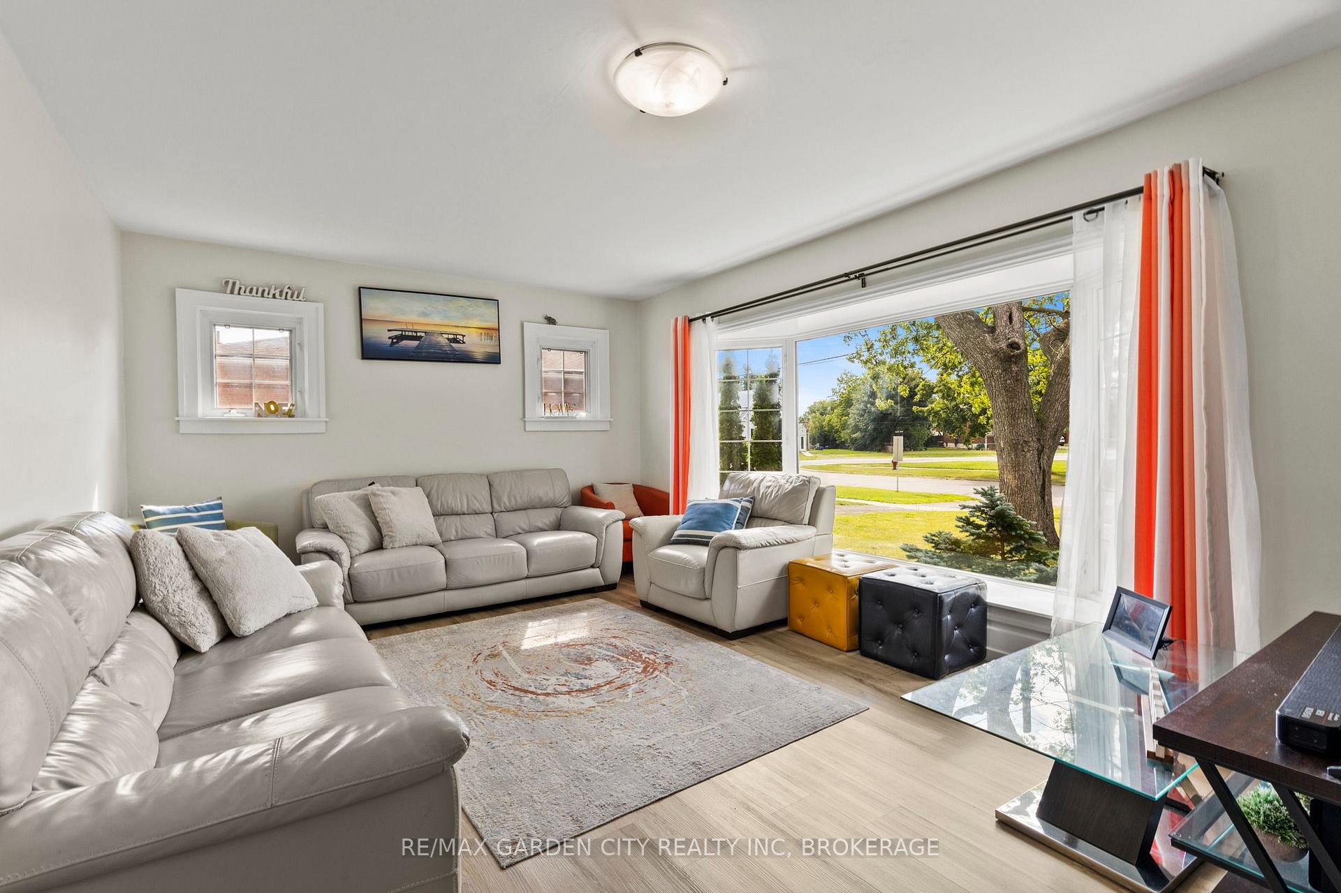 Photo 4 of 151 St George Street, Welland, Broadway — HOMEH