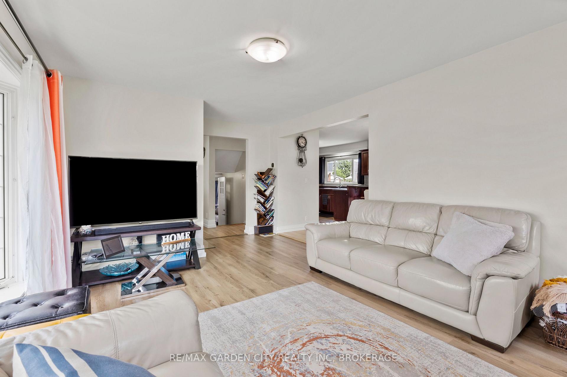 Photo 5 of 151 St George Street, Welland, Broadway — HOMEH