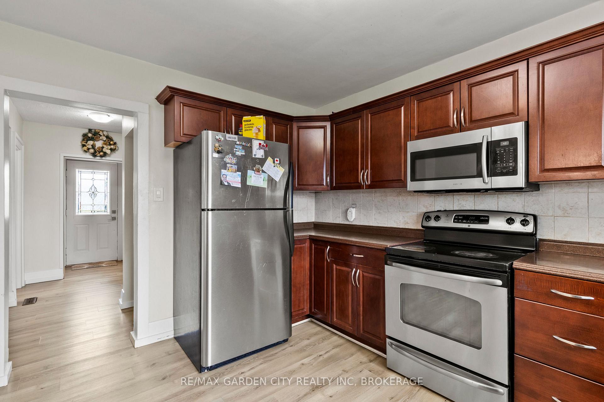 Photo 9 of 151 St George Street, Welland, Broadway — HOMEH