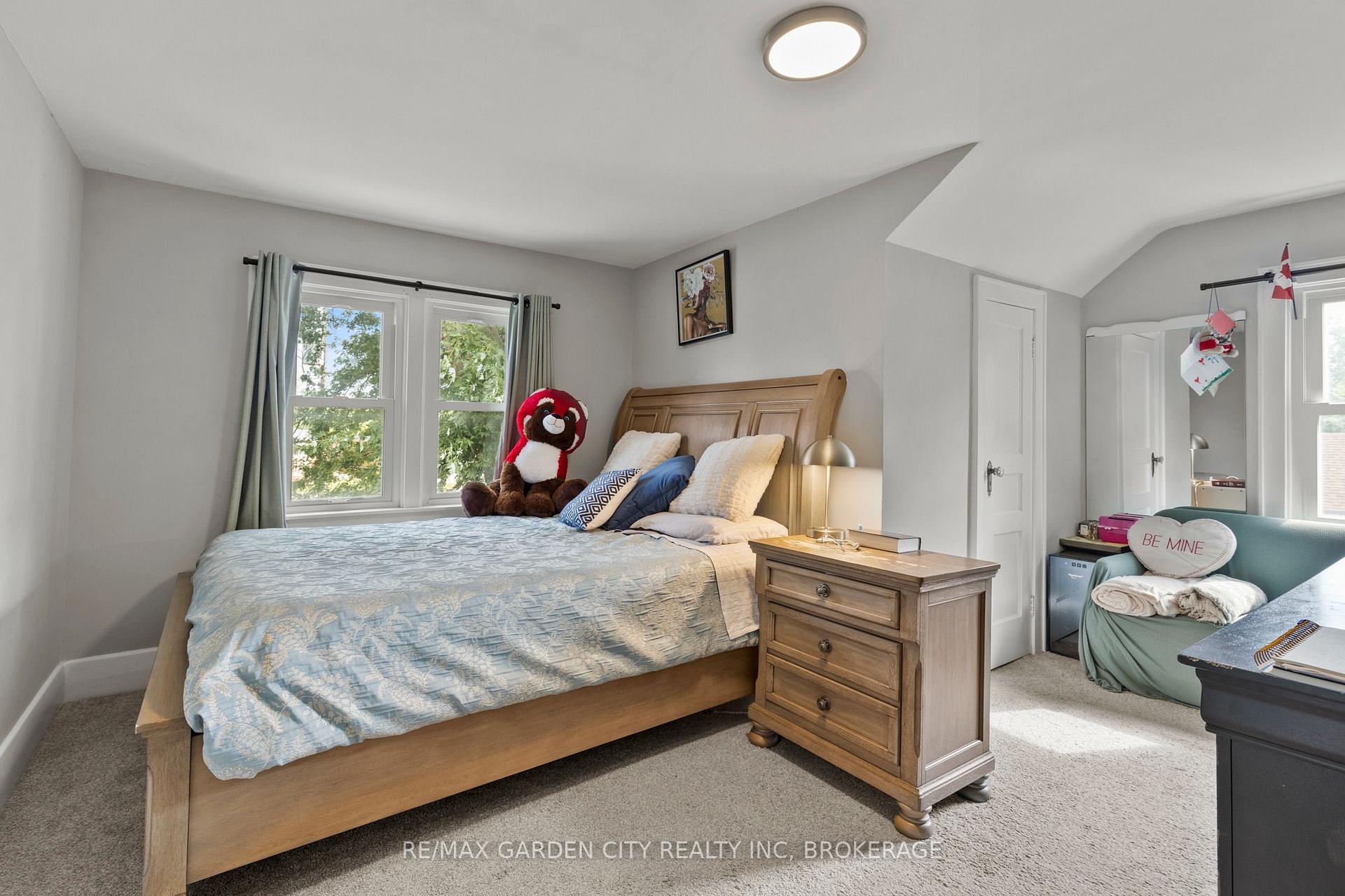 Photo 12 of 151 St George Street, Welland, Broadway — HOMEH