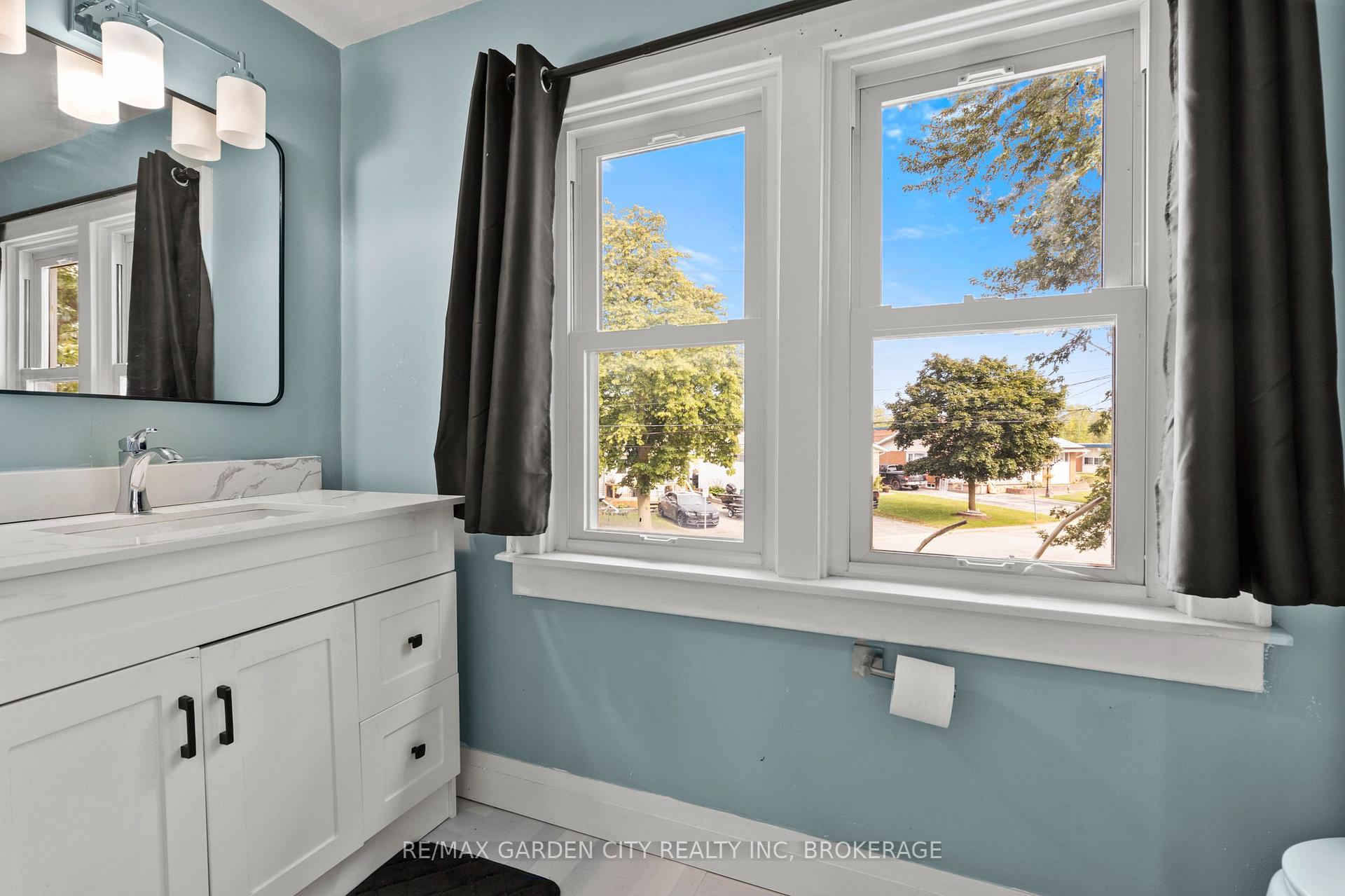 Photo 13 of 151 St George Street, Welland, Broadway — HOMEH