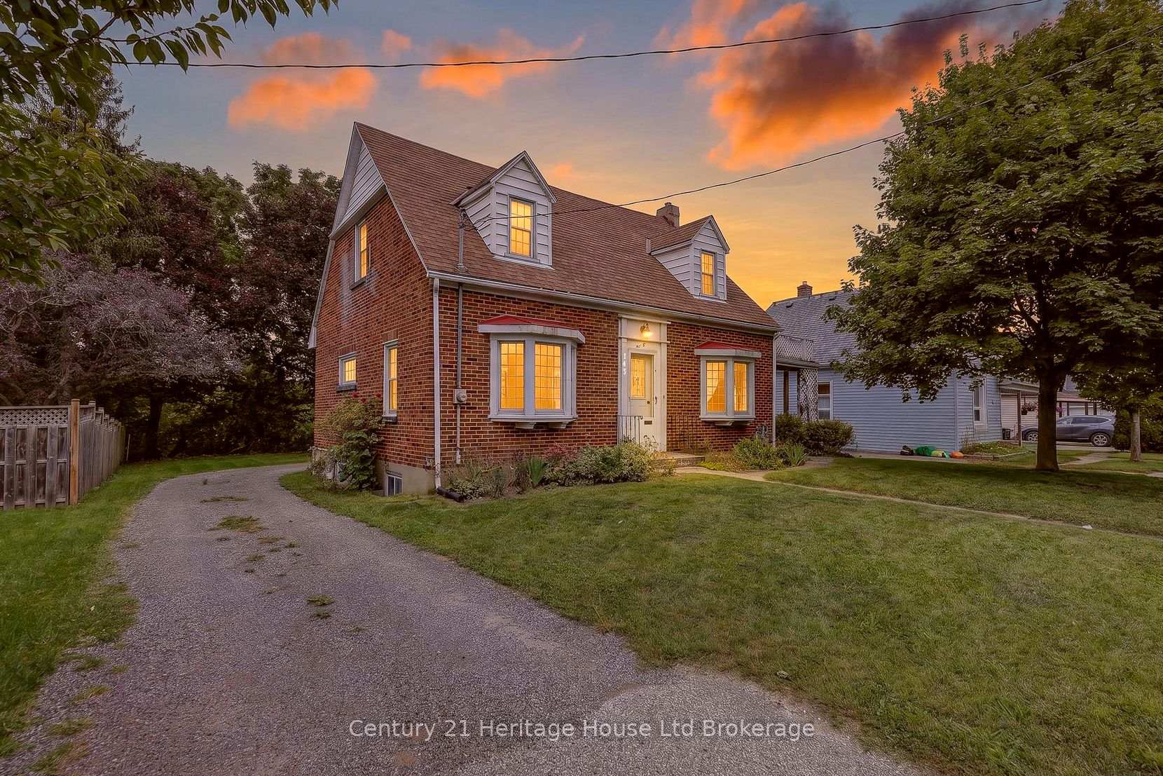 Photo of 143 Charles Street E