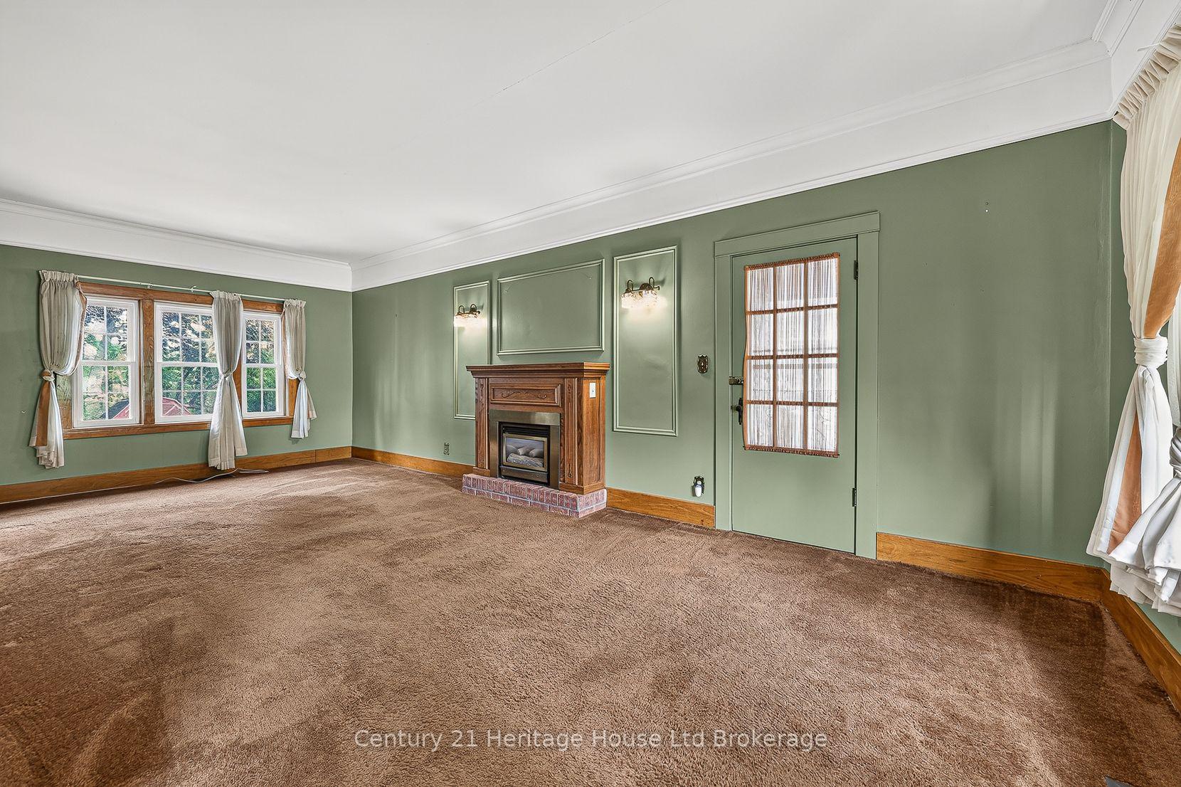 Photo 6 of 143 Charles Street E, Ingersoll, Ingersoll - South — HOMEH